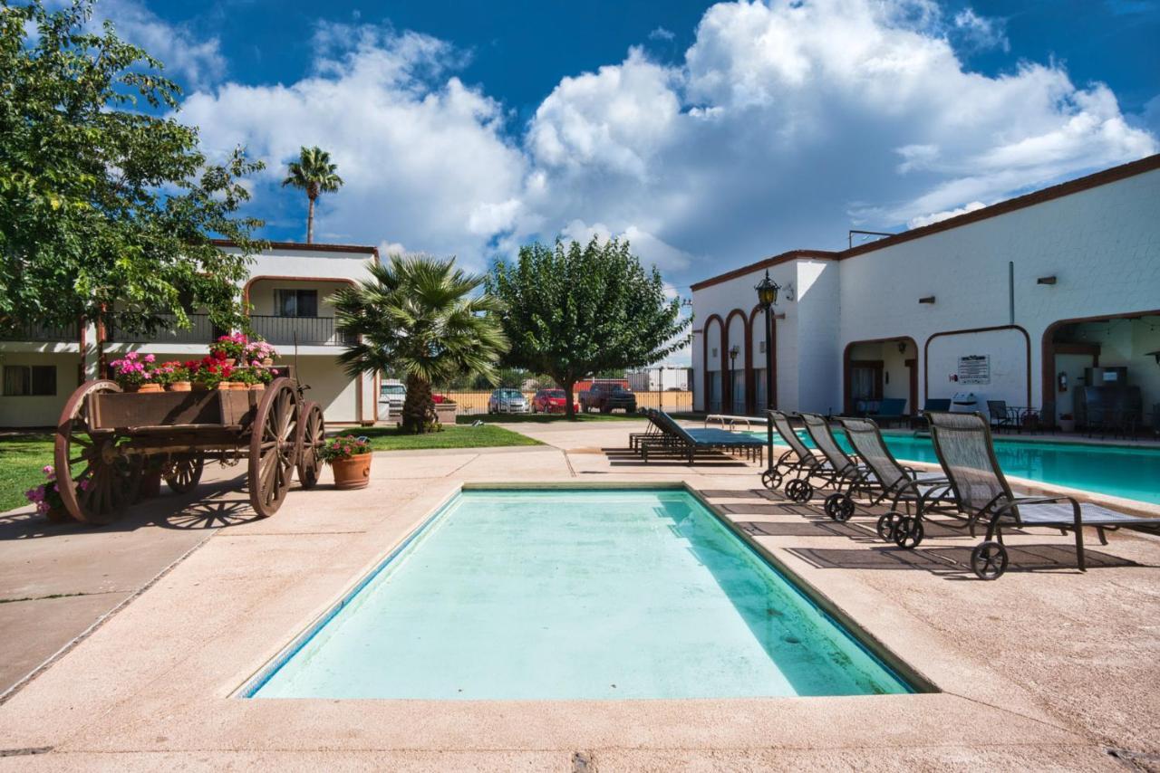 Hotel Hacienda Nuevo Casas Grandes Esterno foto