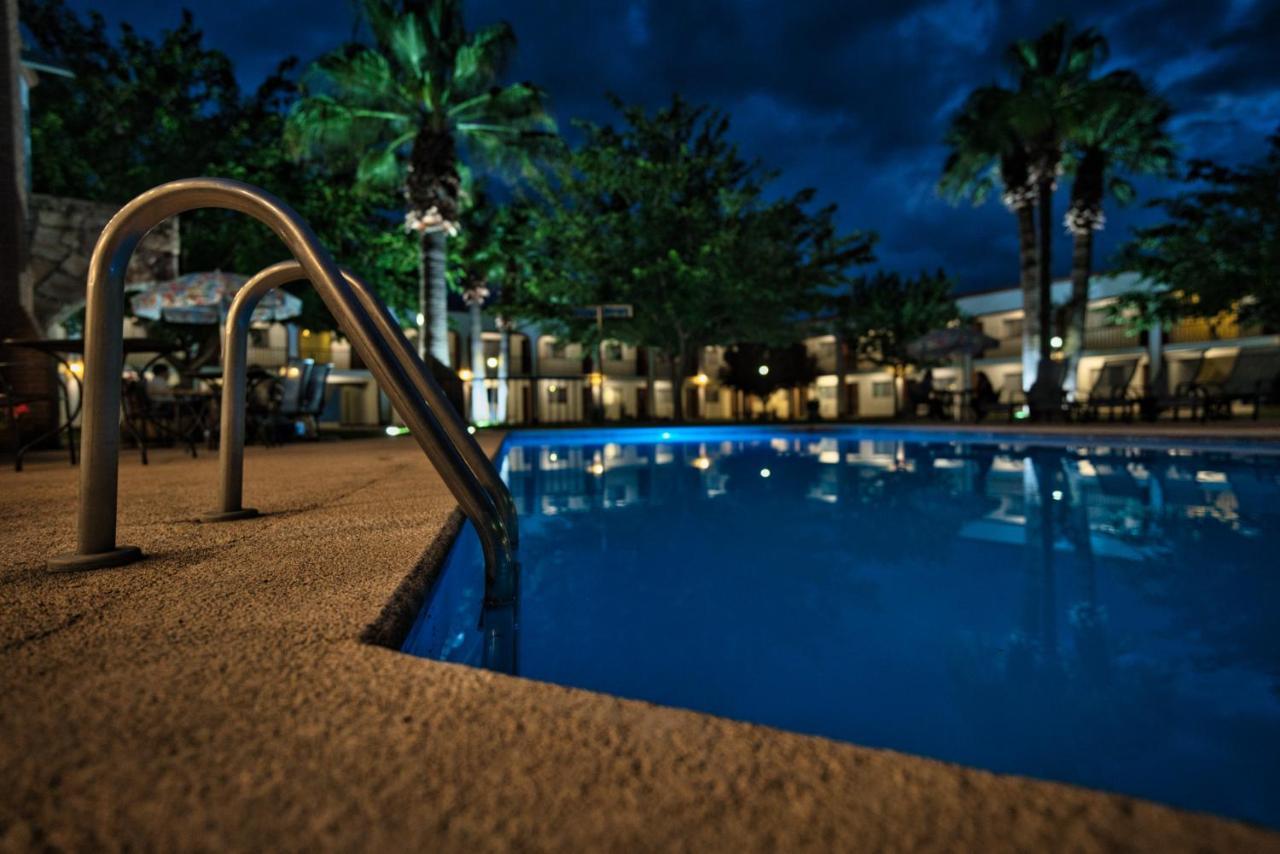 Hotel Hacienda Nuevo Casas Grandes Esterno foto