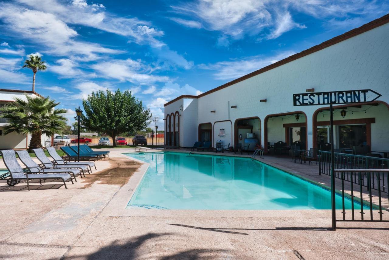 Hotel Hacienda Nuevo Casas Grandes Esterno foto